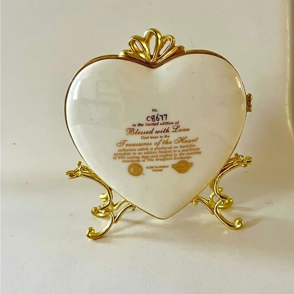 Floral Heart-Shaped Jewelry Box with Gold Accents - Picture 4 of 12